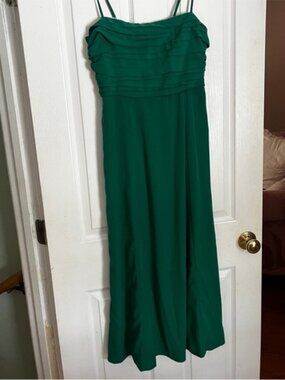 Elegant Green Spaghetti-Strap Maxi Dress